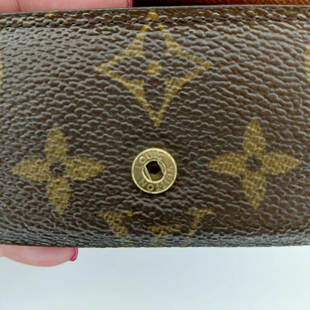 Louis Vuitton 4 Key Holder - Picture 8 of 17